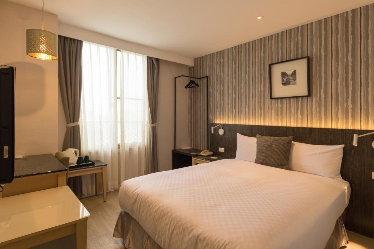 Just Enjoy Business Hotel Тайнань Экстерьер фото