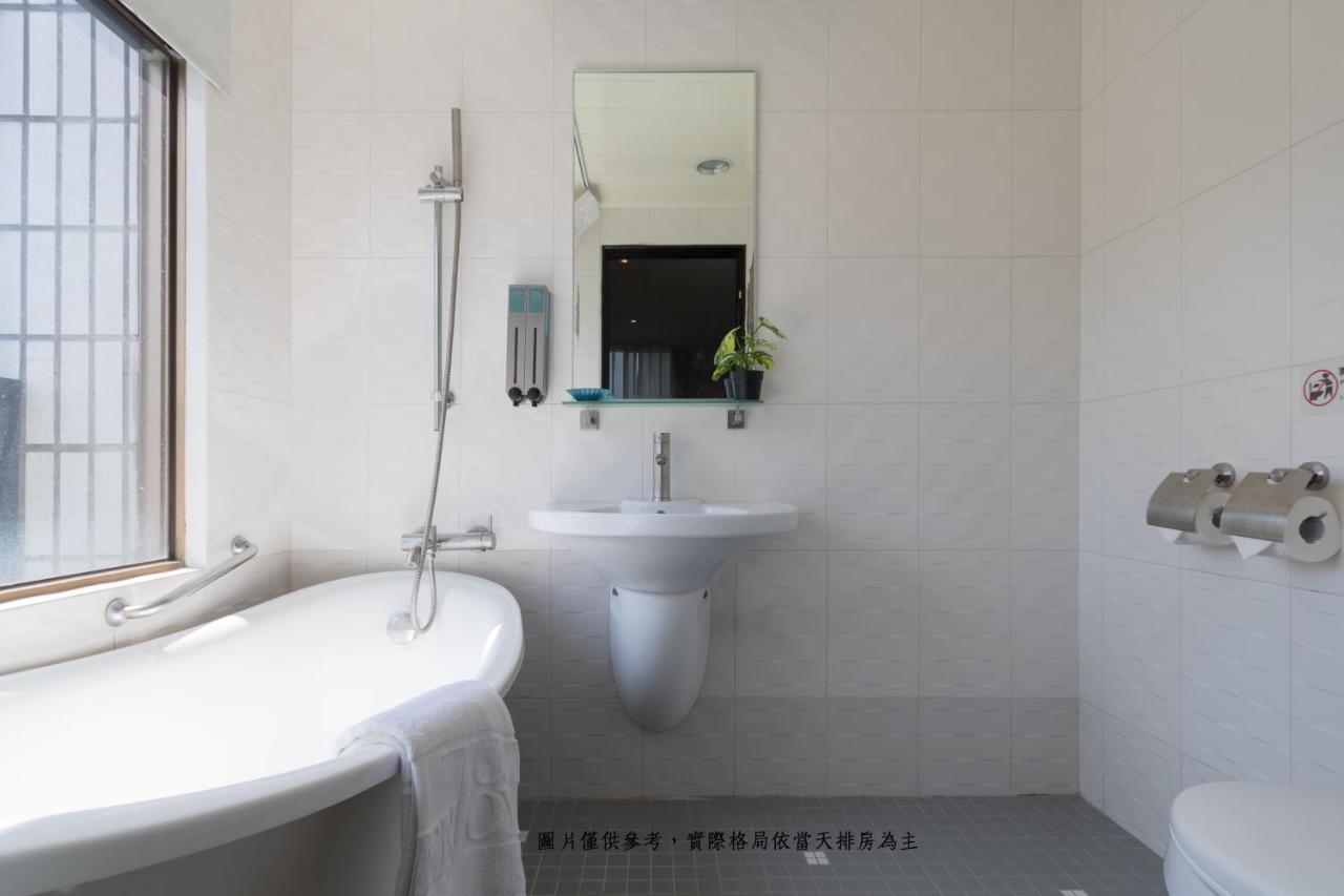 Just Enjoy Business Hotel Тайнань Экстерьер фото