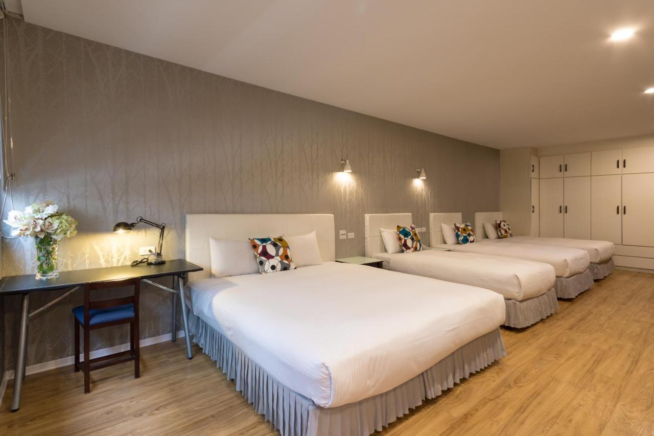 Just Enjoy Business Hotel Тайнань Экстерьер фото