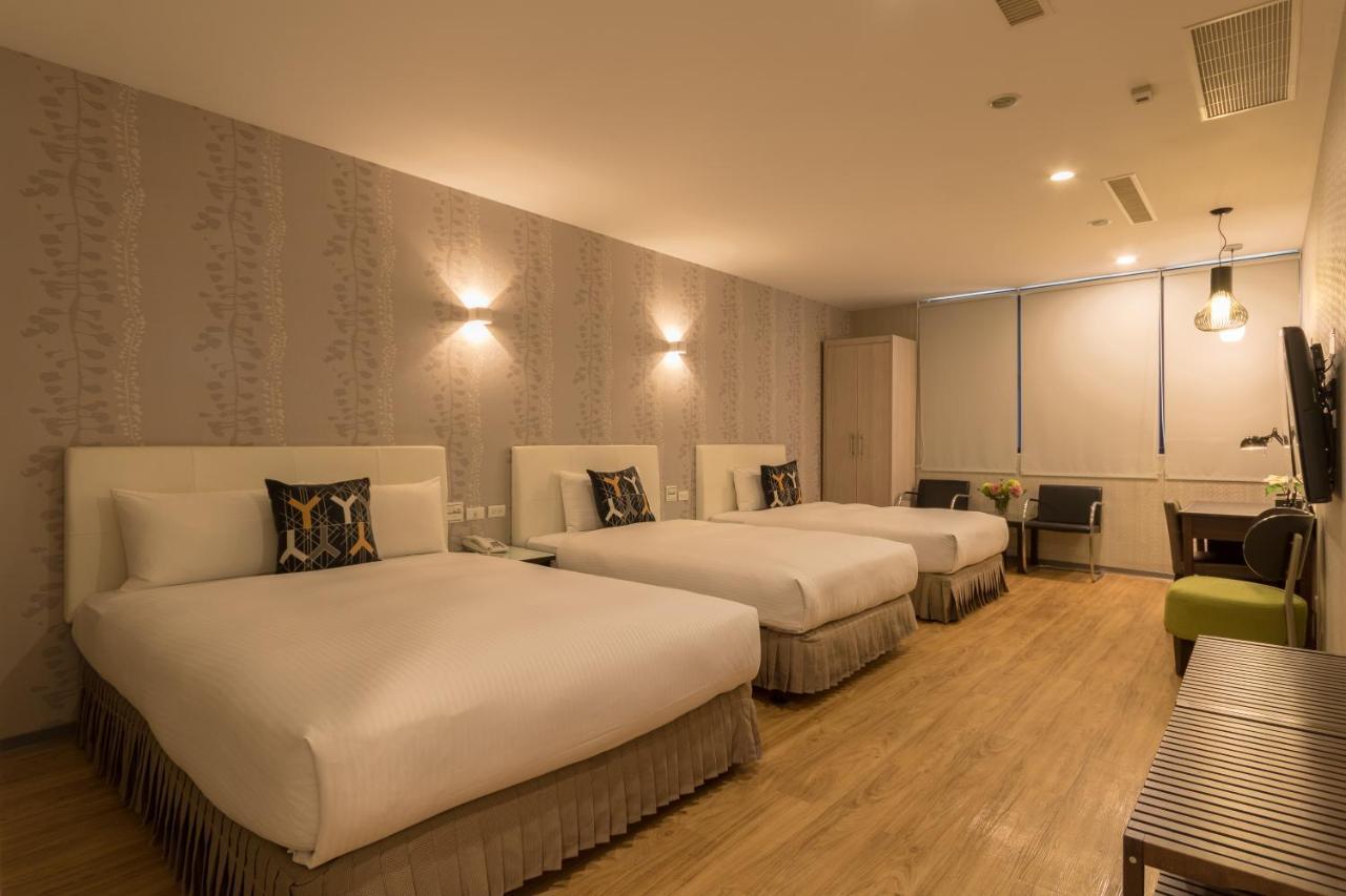 Just Enjoy Business Hotel Тайнань Экстерьер фото
