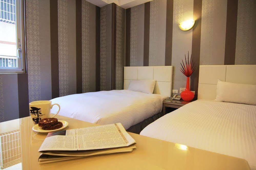 Just Enjoy Business Hotel Тайнань Экстерьер фото